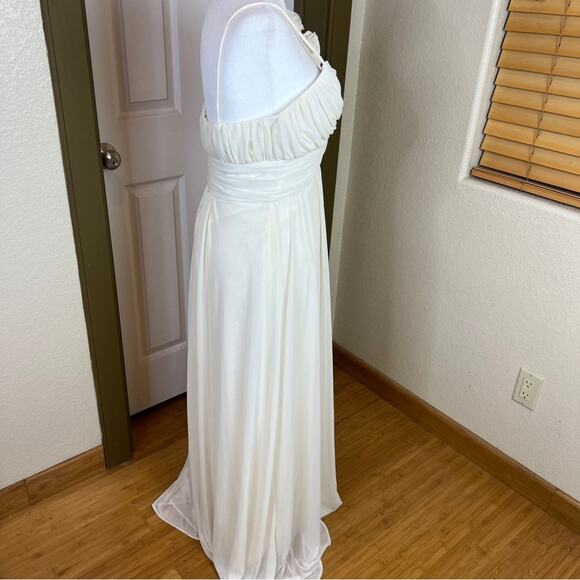 Cindy USA White Floral Applique Gown. - Picture 10 of 14